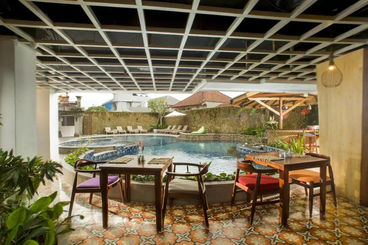Signature Hotel Seminyak (Bali)