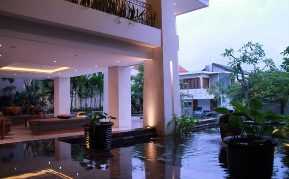 Hotel Signature