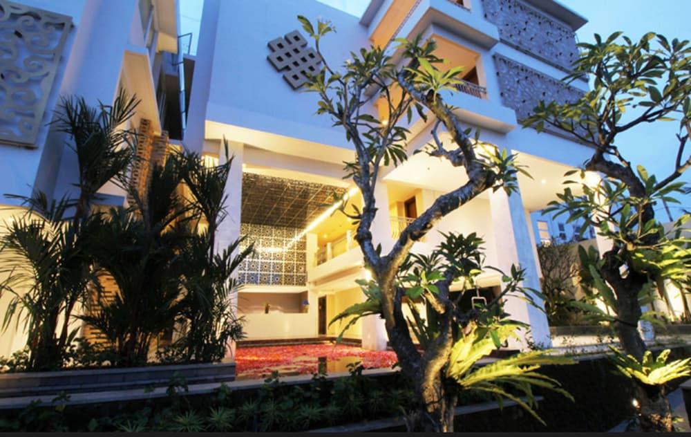 Hotel Signature Seminyak (Bali)