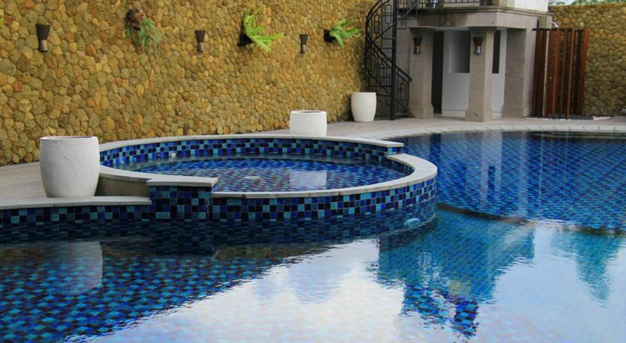Signature Hotel
